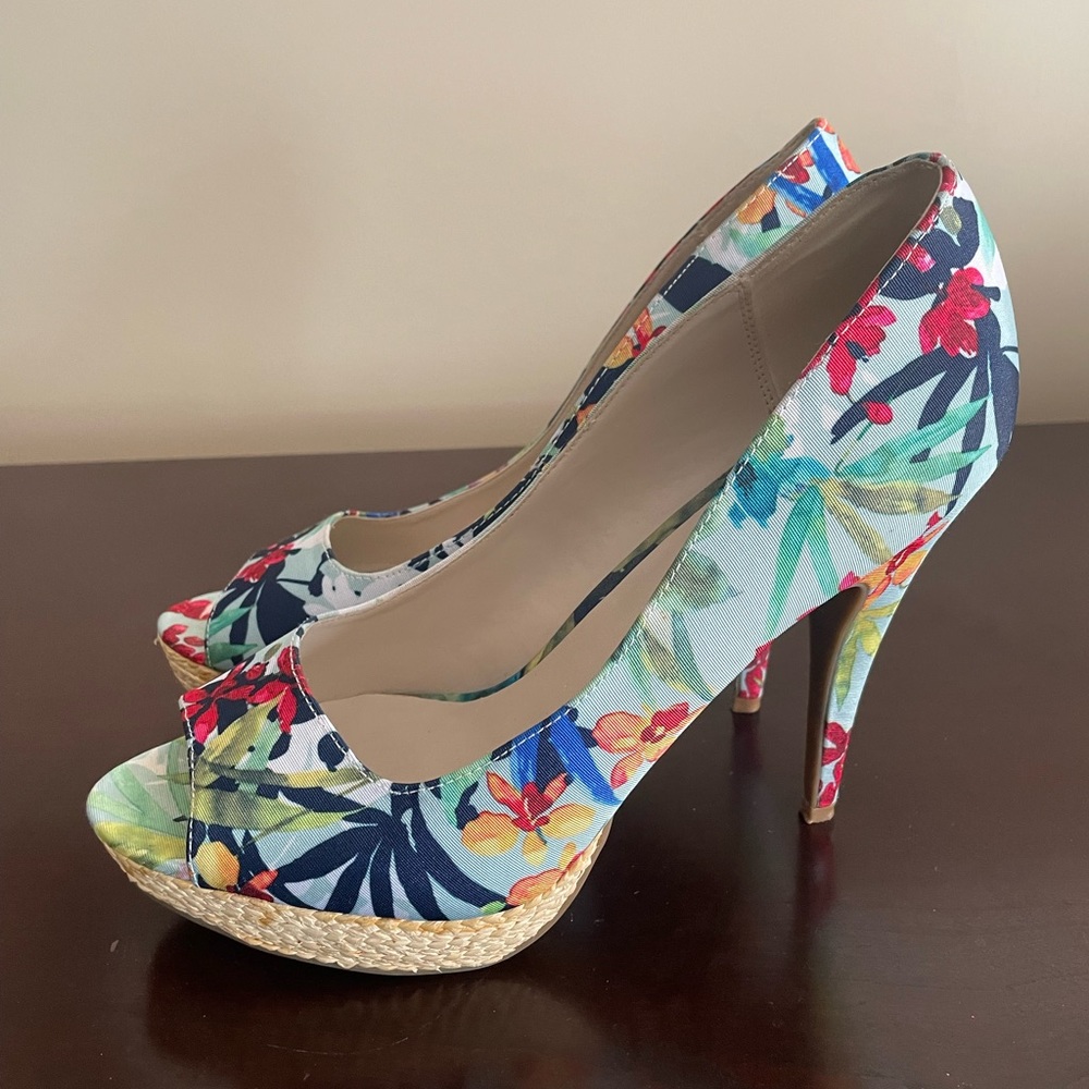 Flower color heels ! Size 10